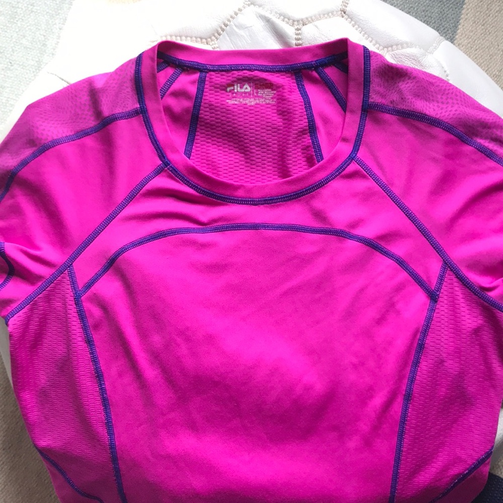 💫 3/$20 Women’s hot pink Fila athletic shirt sz L